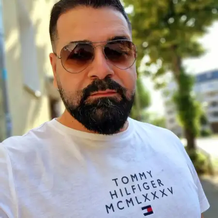 Mustafa, 35Berlin, Germany