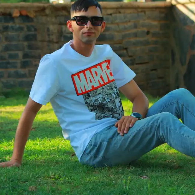 Anis, 26, Algeria