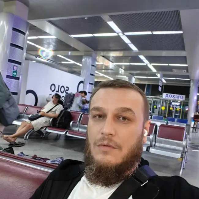 Tahir, 43