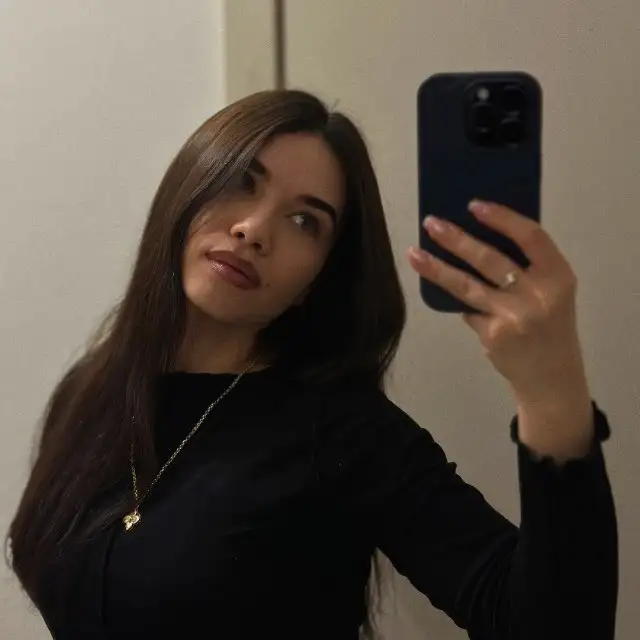 Karina · 23 ·           
