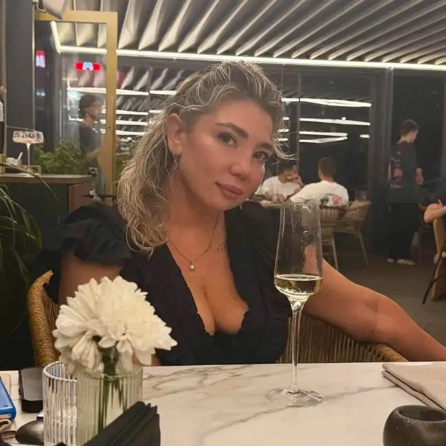 Almirochka, 44