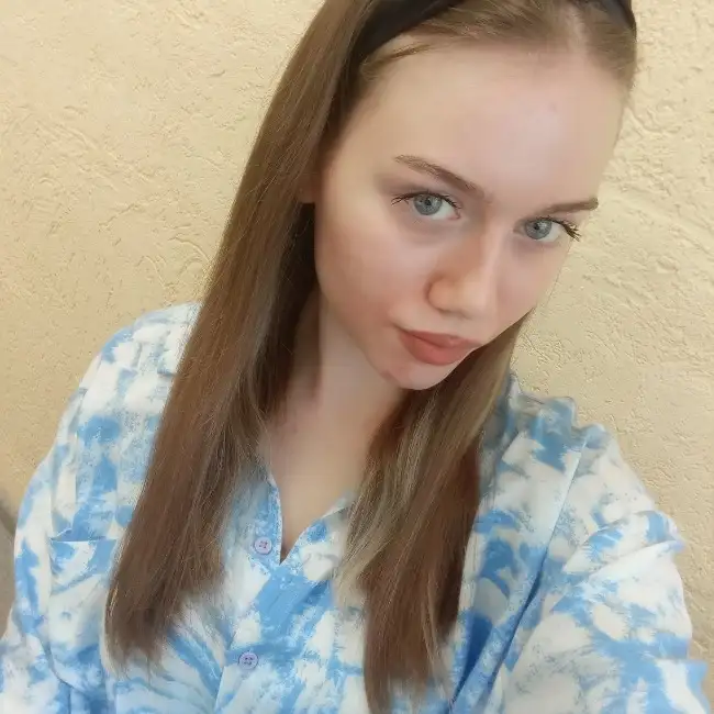 Dilyara · 19 ·           