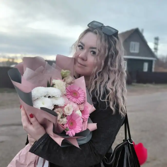 Yuliya · 35 ·           